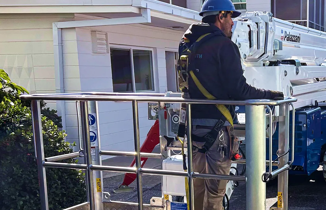 Palazzani North America Spider Lifts Aerial Platform for Sales Man working on a basket