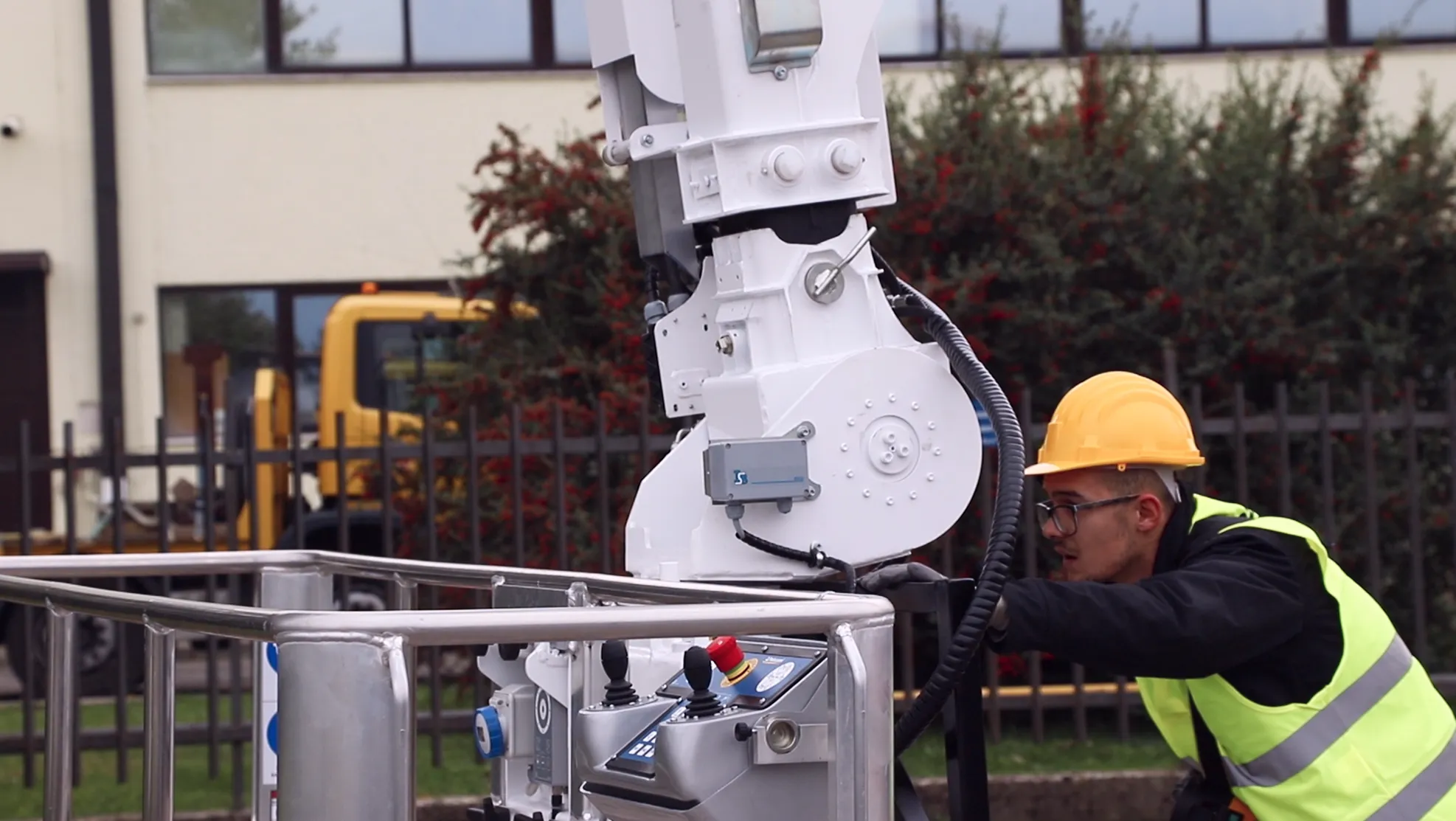 Palazzani North America Spider Lift for sale dedicated to cell towers and data centers needs